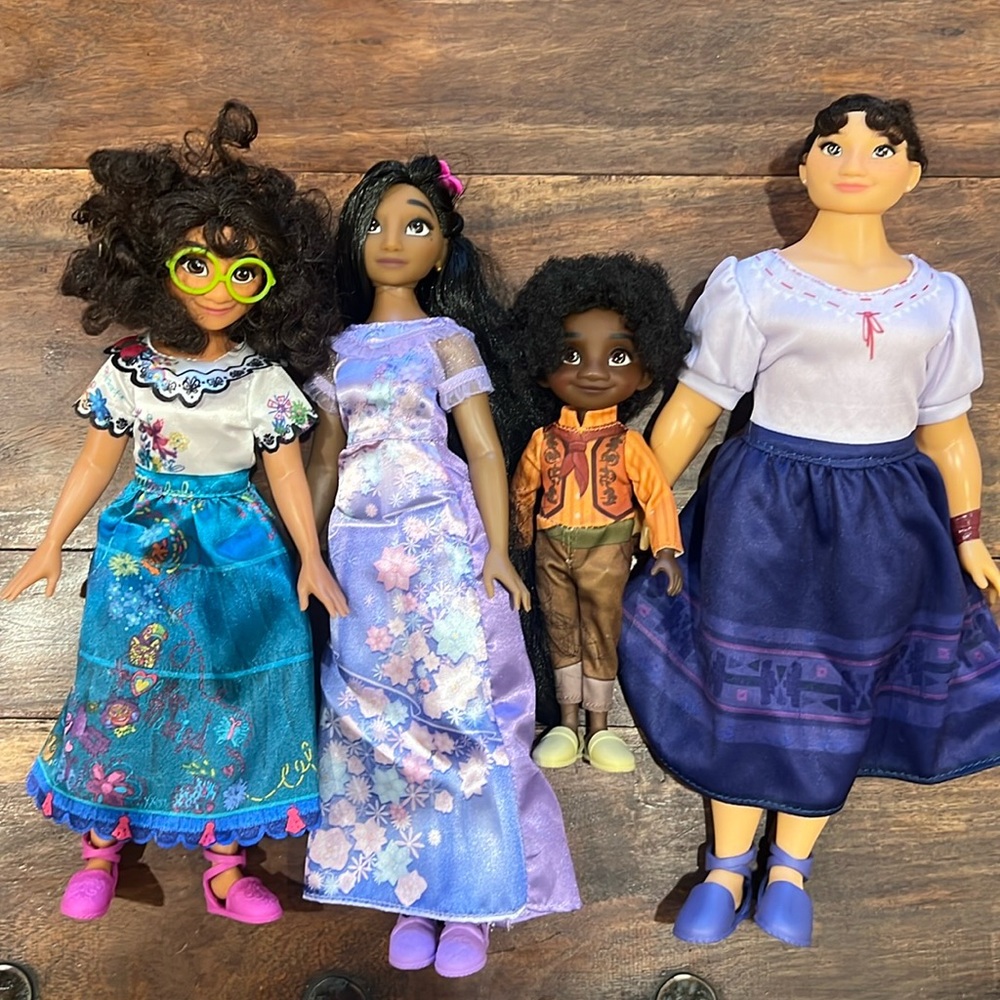 ENCANTO Family Doll Set